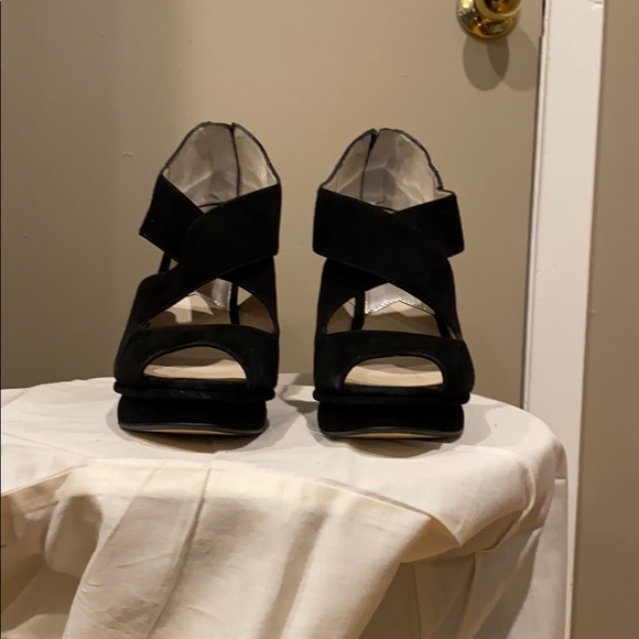 Michael Michael Kors Elena Cross Strap Suede - Picture 4 of 7